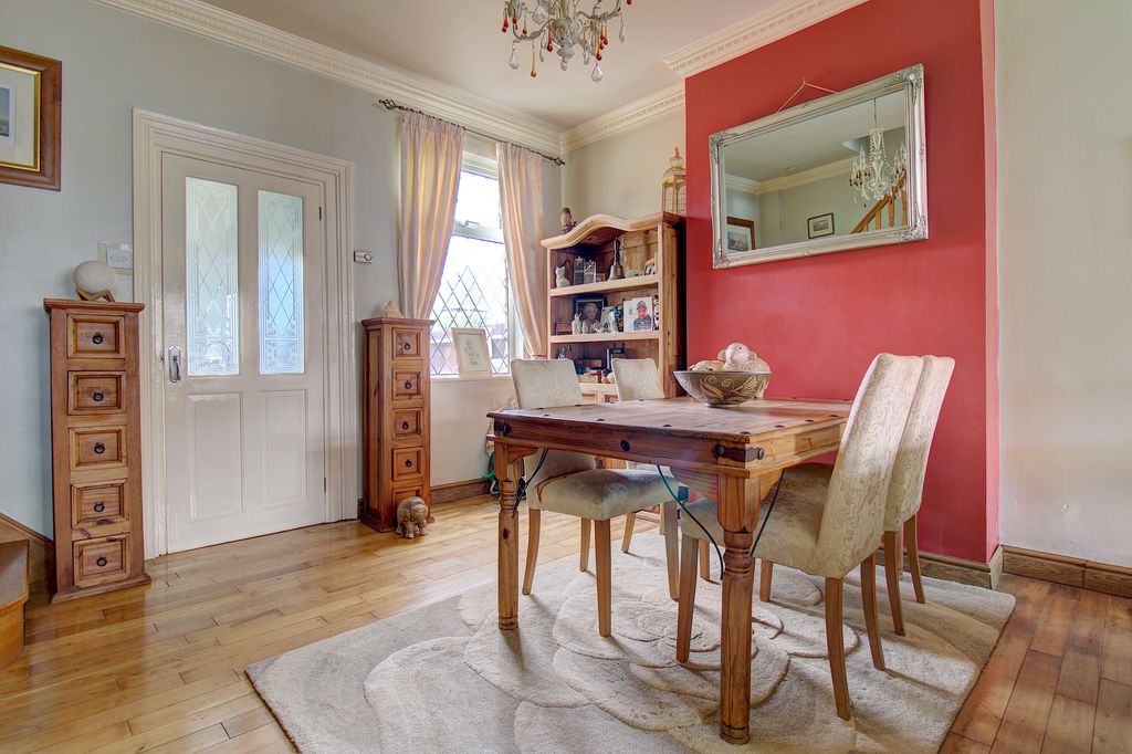Property photo 3 of 16 Dining Area