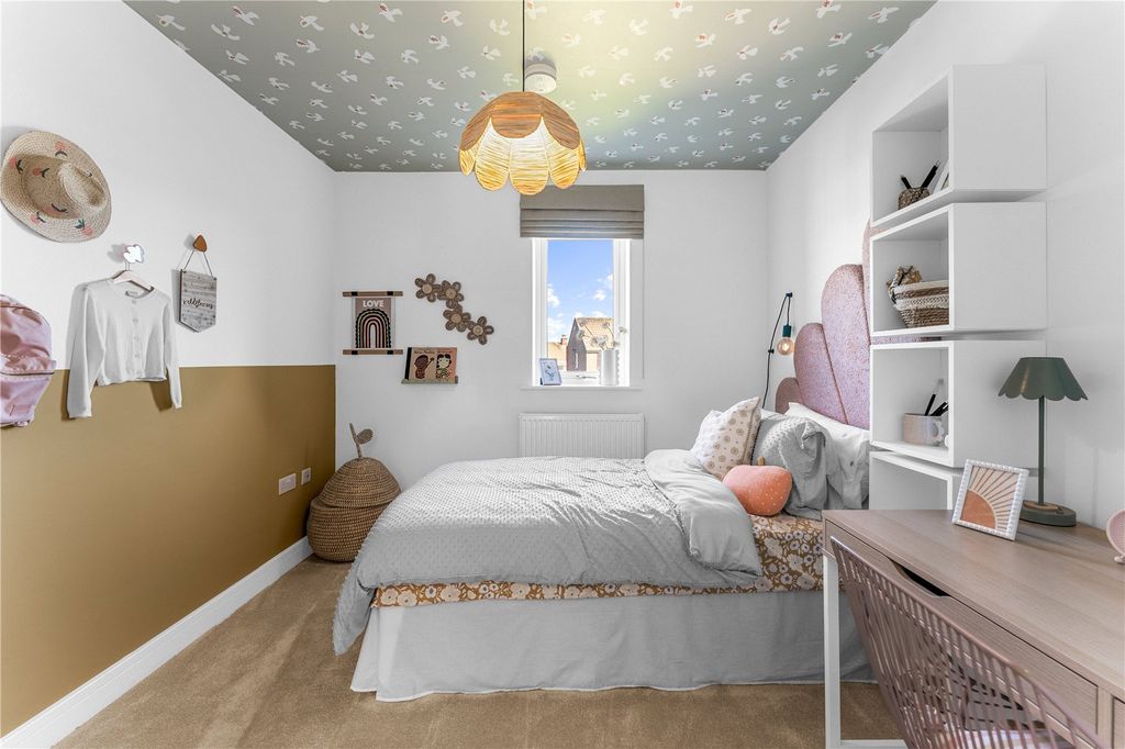 Property photo 2 of 19 Bedroom