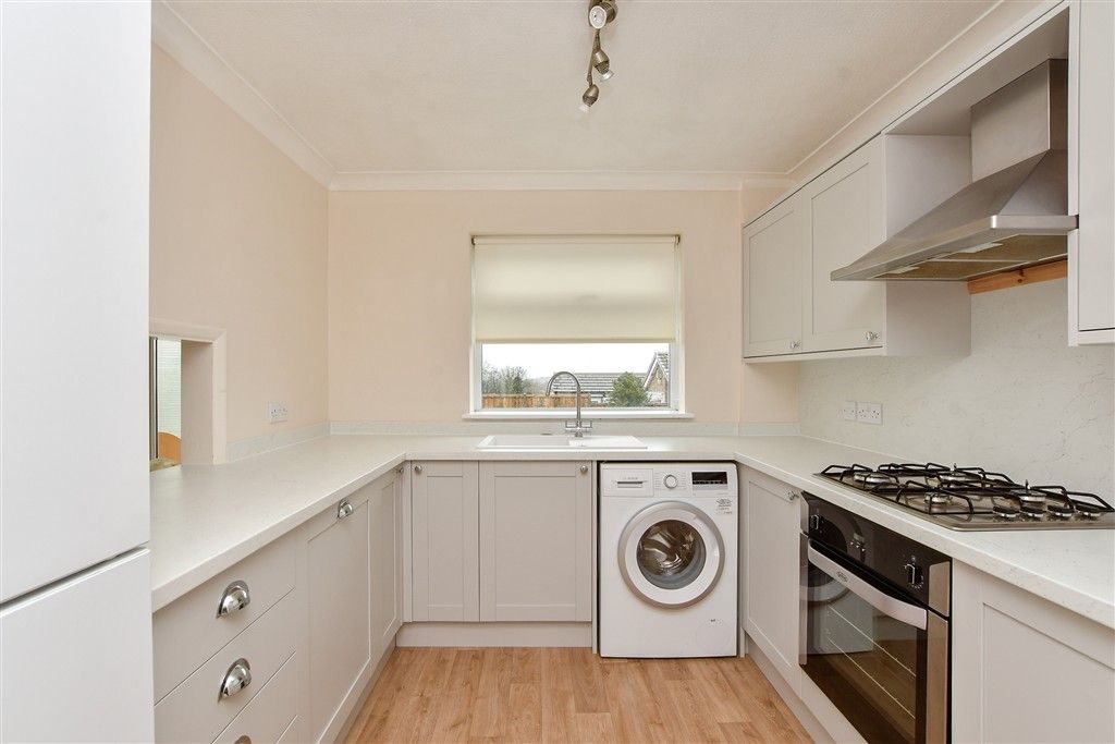 Property photo 3 of 10 Kitchen