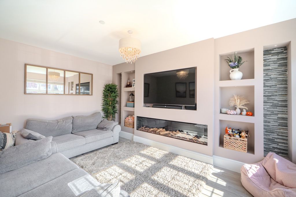 Property photo 3 of 29