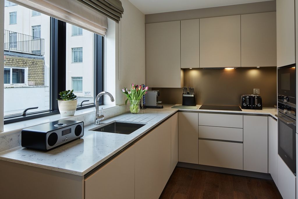 Property photo 3 of 7 Kitchen