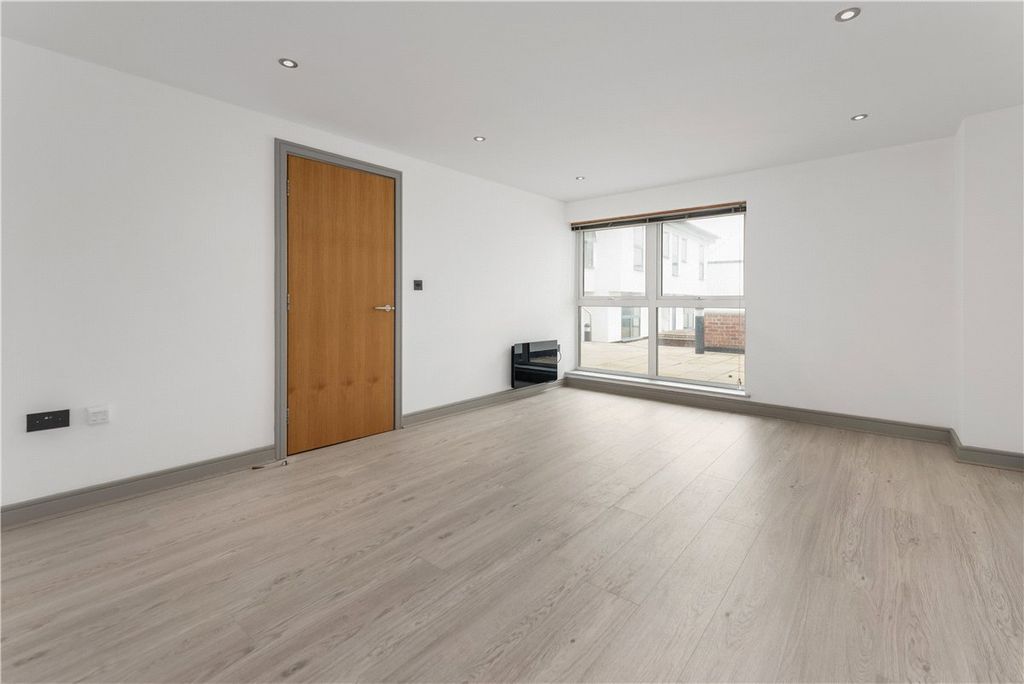 Property photo 3 of 10 Picture No. 04