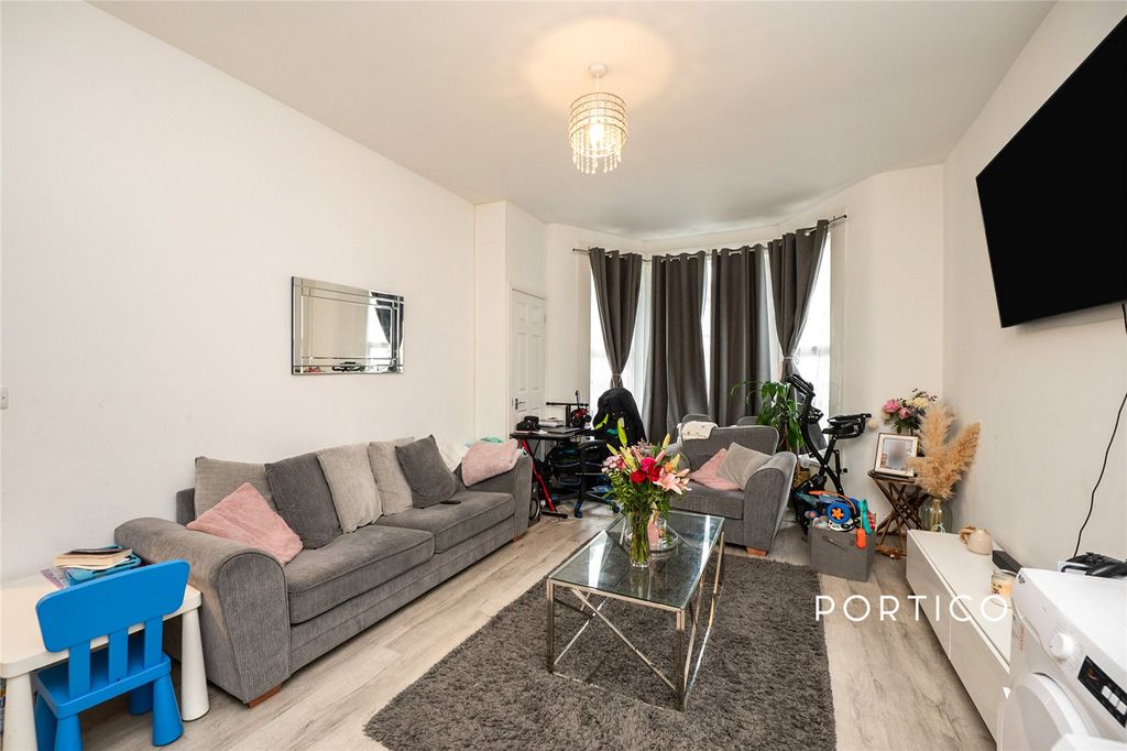 Property photo 2 of 19 Picture No. 11