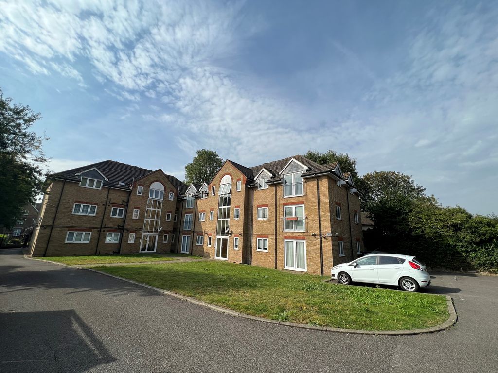 Property photo 1 of 7 Flat 11, Grove Court, 258 Hornchurch Road, Essex, Rm11 1Qa