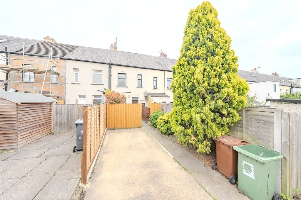 Property photo 2 of 14 Picture No. 18