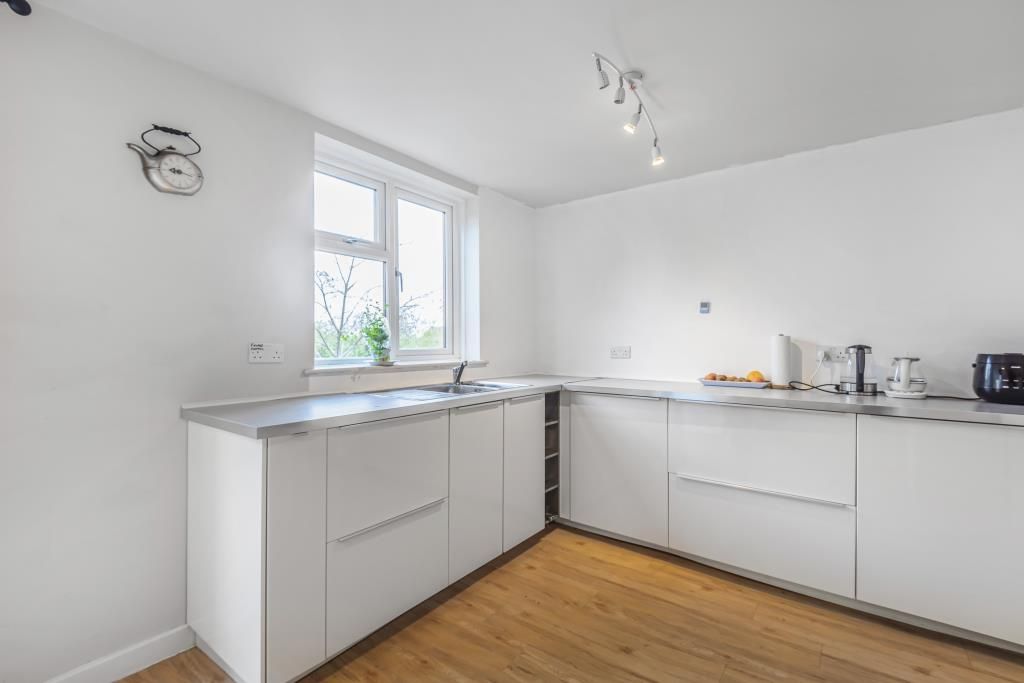 Property photo 3 of 10 Kitchen