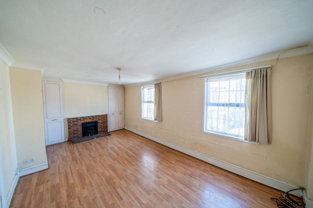 Property photo 3 of 38