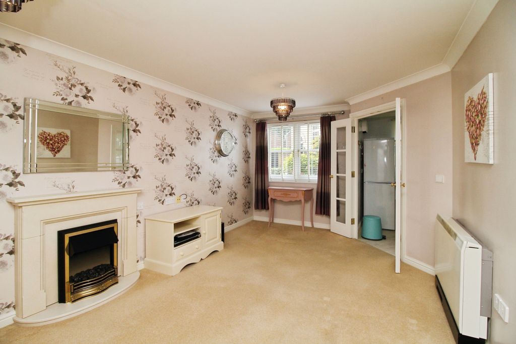 Property photo 1 of 14 Lounge
