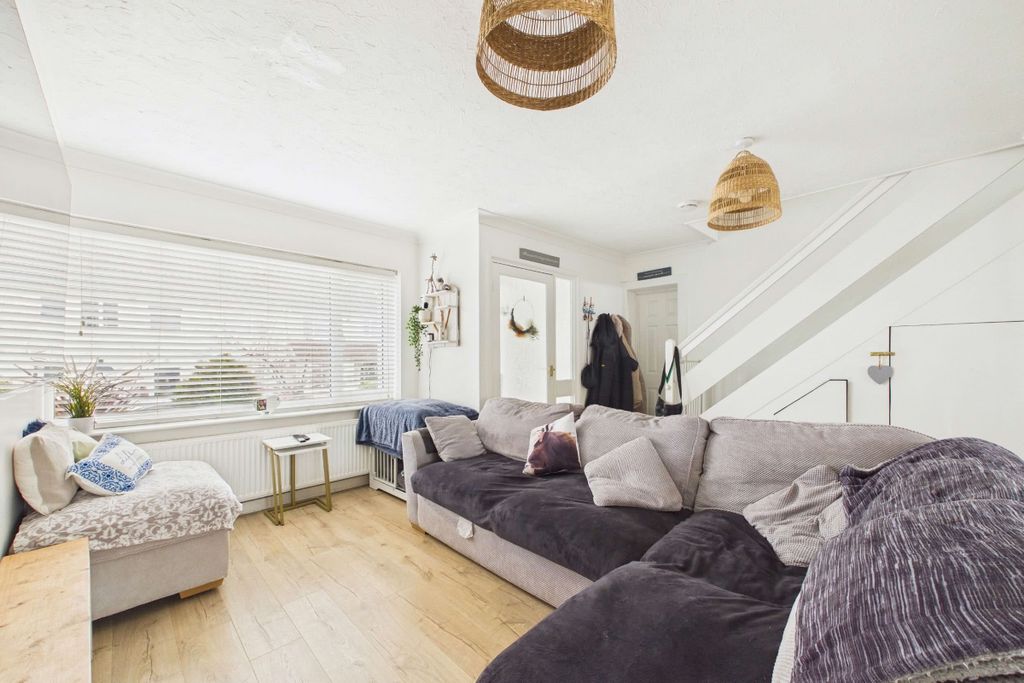 Property photo 2 of 21