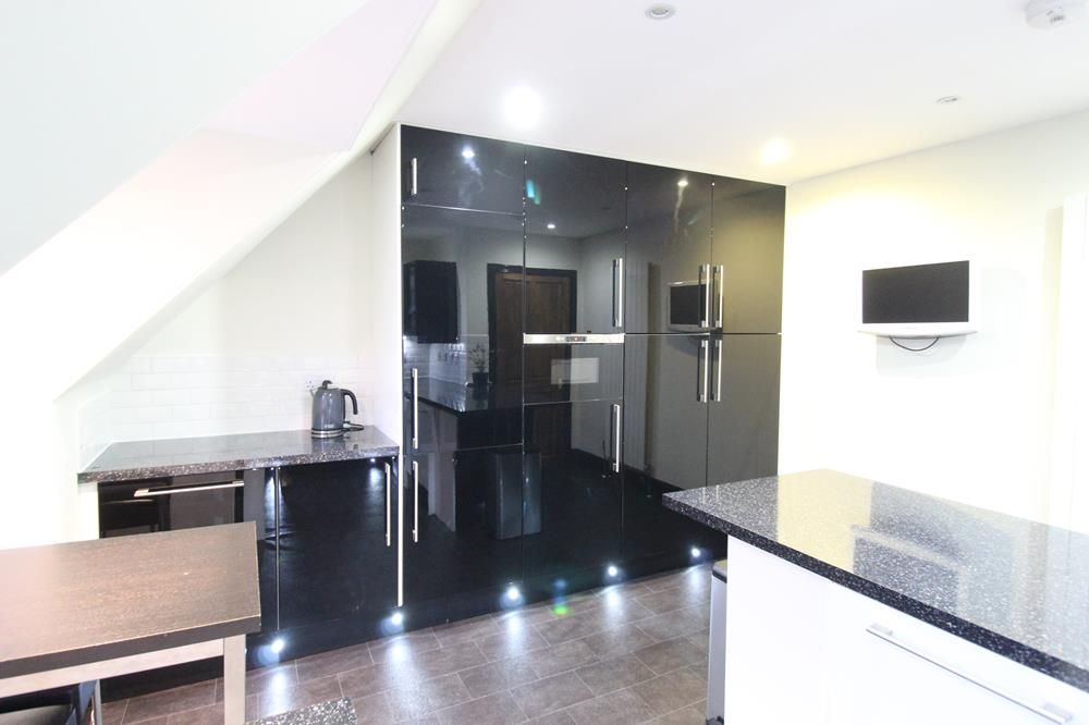 Property photo 3 of 6 Kitchen Alt