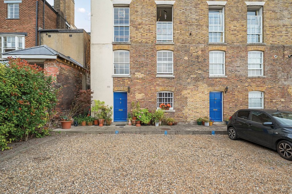 Property photo 1 of 16 External