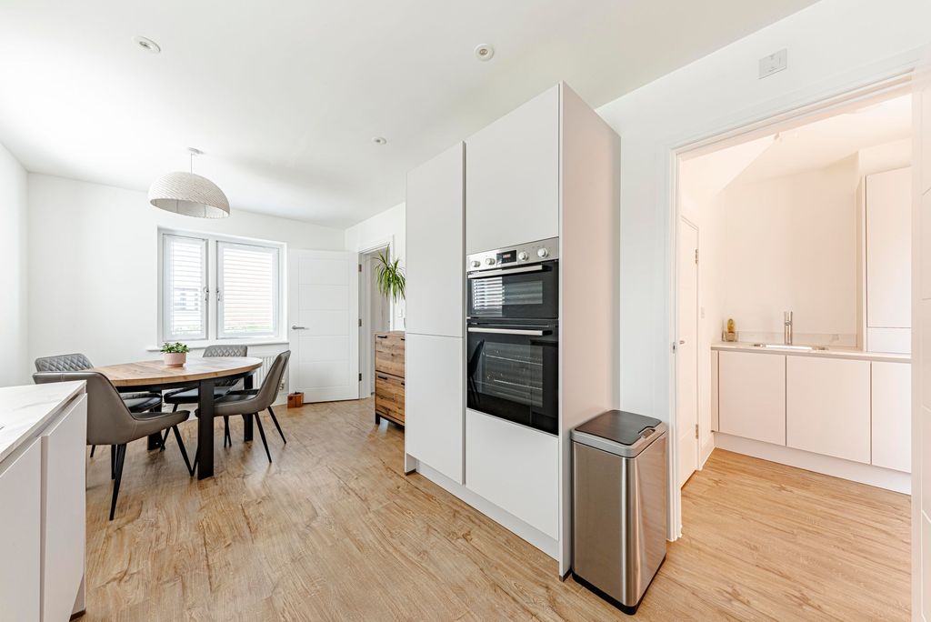 Property photo 1 of 28 Kitchen/Dining Room (5)