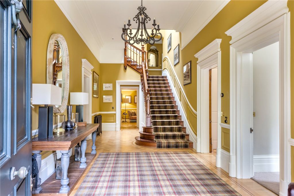 Property photo 2 of 20 Entrance Hall