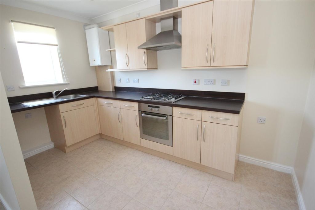 Property photo 3 of 8 Kitchen.Jpg