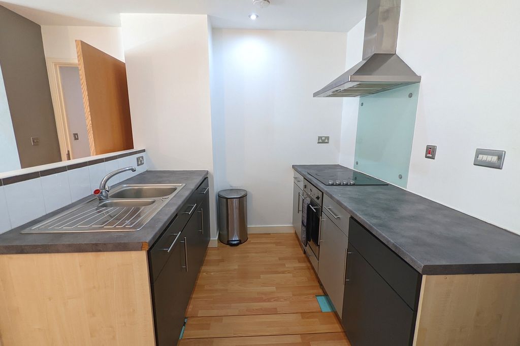 Property photo 3 of 9 Kitchen