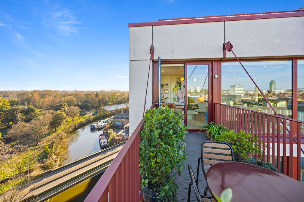 Property photo 1 of 36