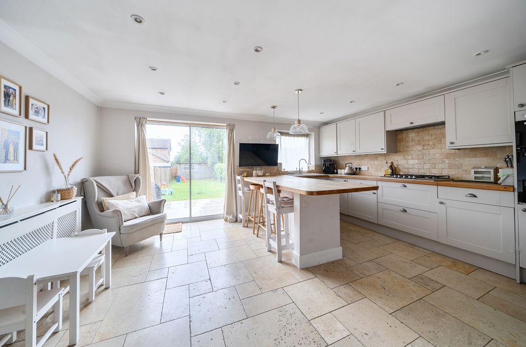 Property photo 2 of 21 1471042-13-6A2Ab3...