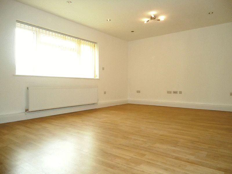 Property photo 3 of 9 Photo 11