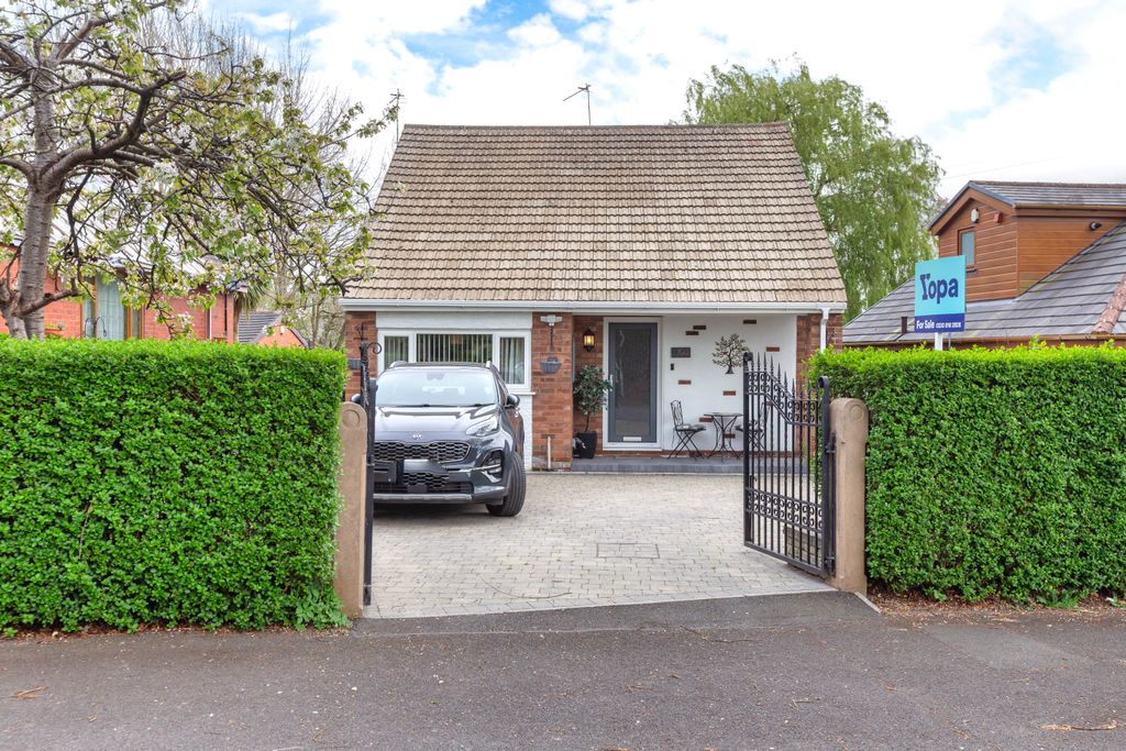 Property photo 1 of 27 105 Lytham Road-26