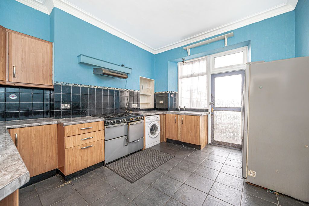 Property photo 3 of 21 Dining Kitchen