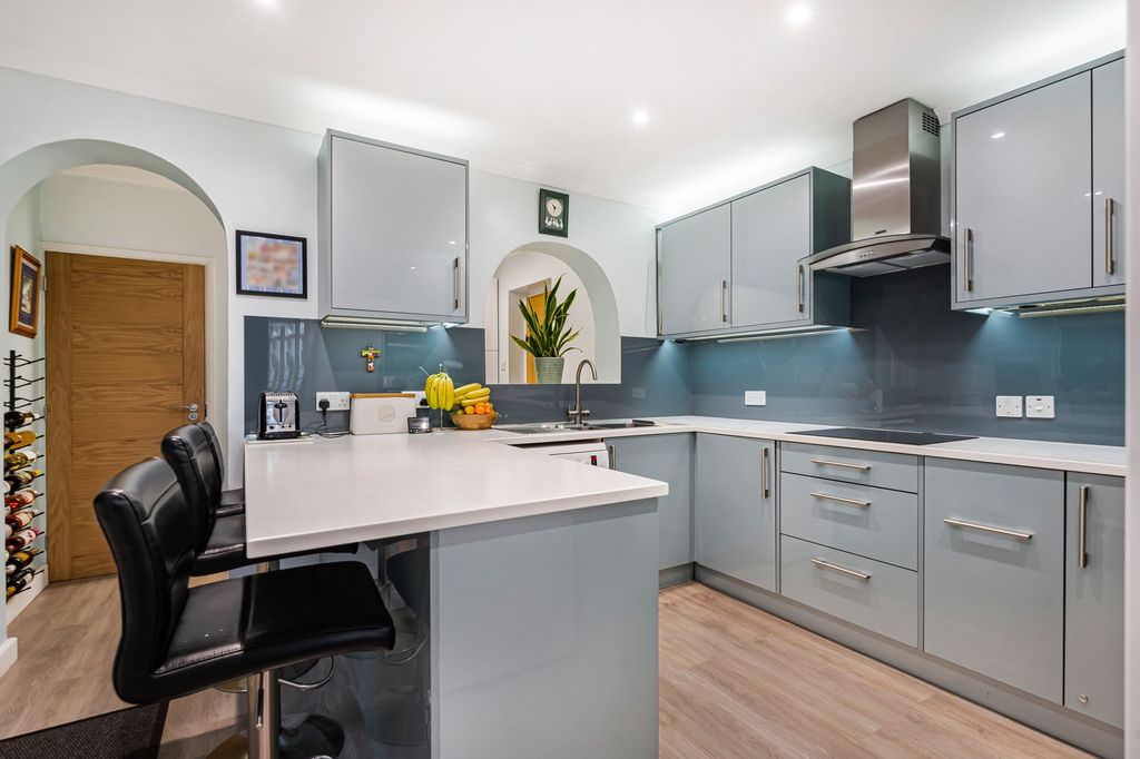 Property photo 3 of 21