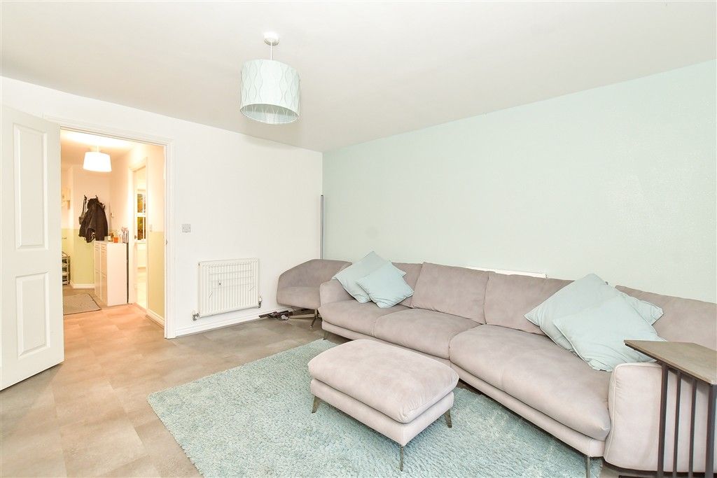 Property photo 3 of 11 Lounge