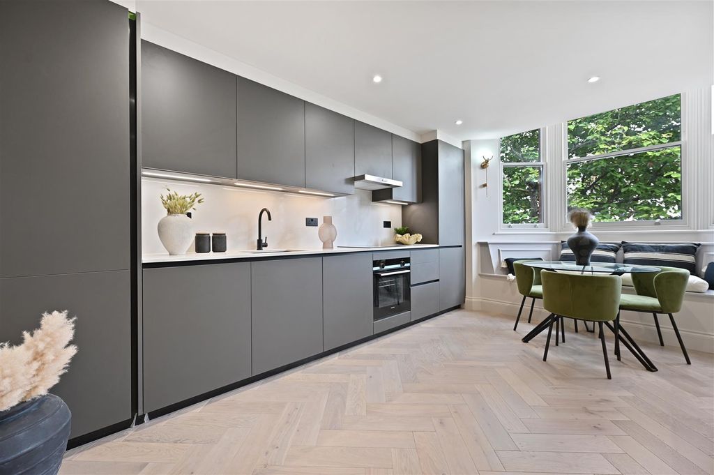 Property photo 3 of 10 Ar - Fff, Grafton Road5.Jpg