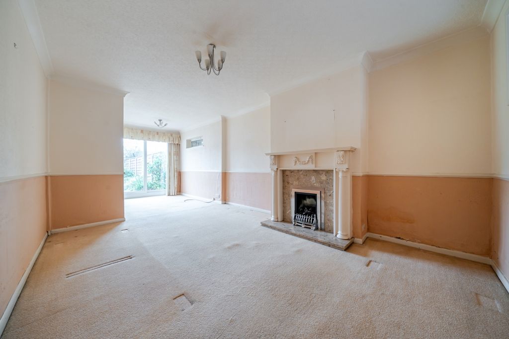 Property photo 1 of 15 Large Rear Reception Room With French Doors