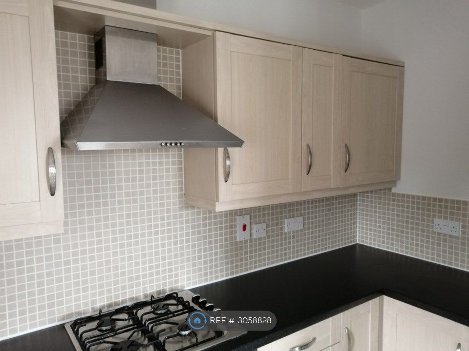 Property photo 3 of 8 Kitchen