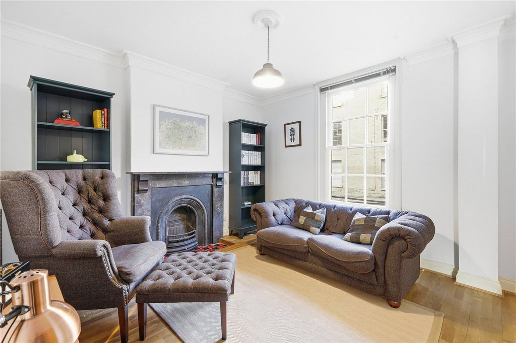 Property photo 2 of 22 Sitting Room