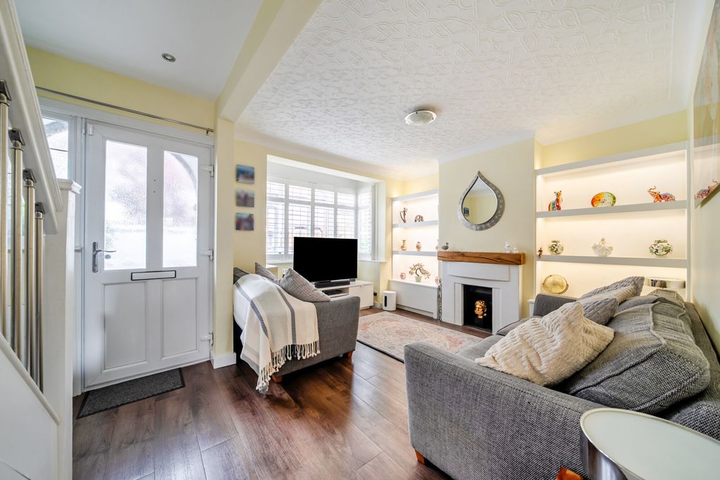 Property photo 2 of 18 1515776-18-6A9Eee...