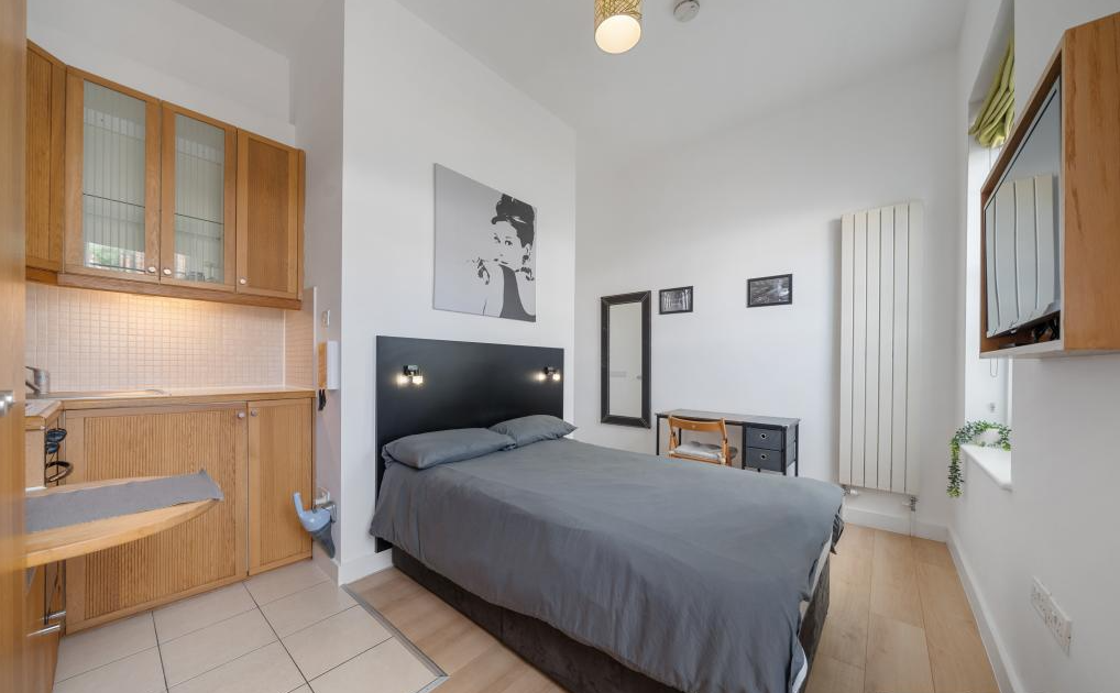 Property photo 3 of 8 Gallery