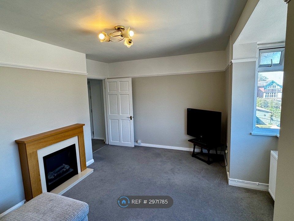 Property photo 2 of 19 Lounge