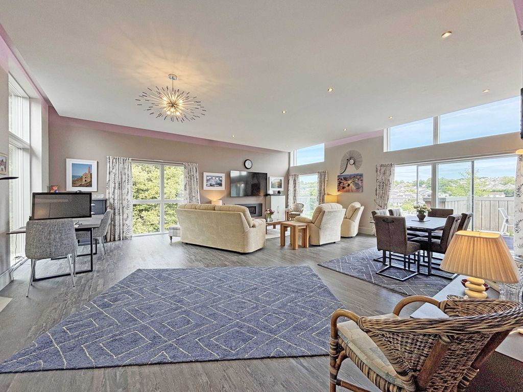 Property photo 2 of 11 Photo 2