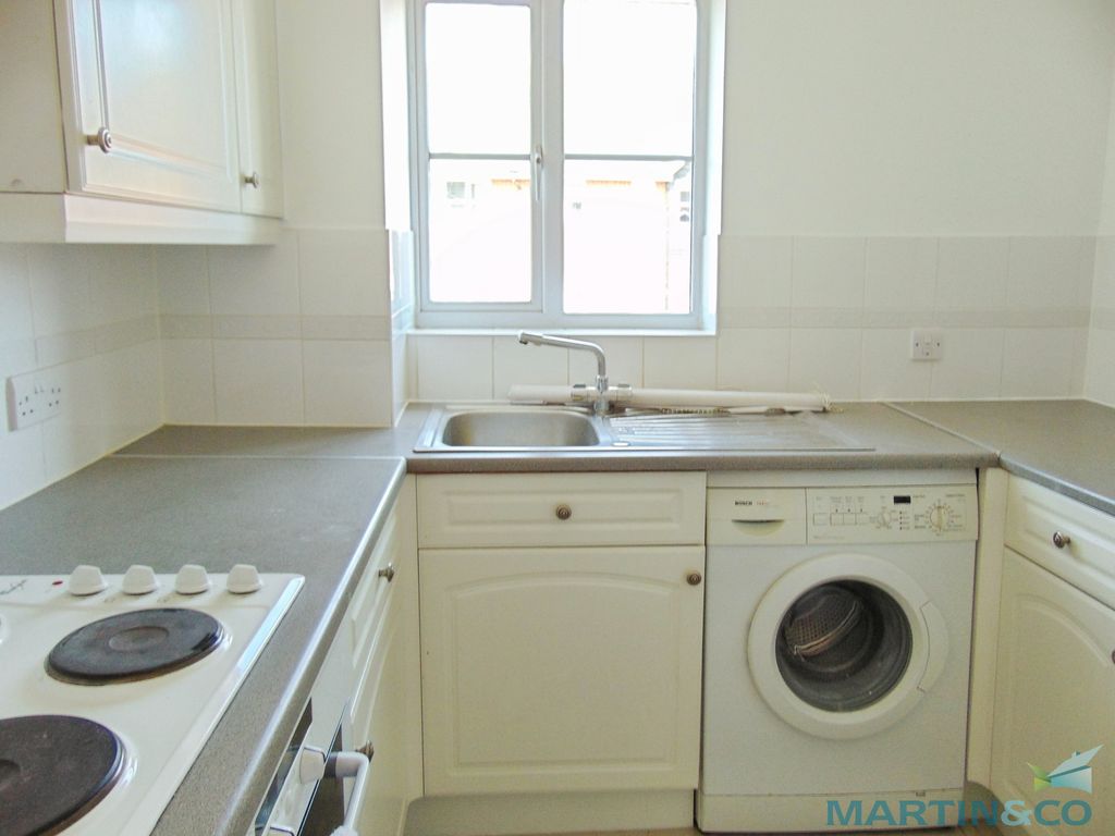 Property photo 2 of 7 8E6c6609-Kitchen