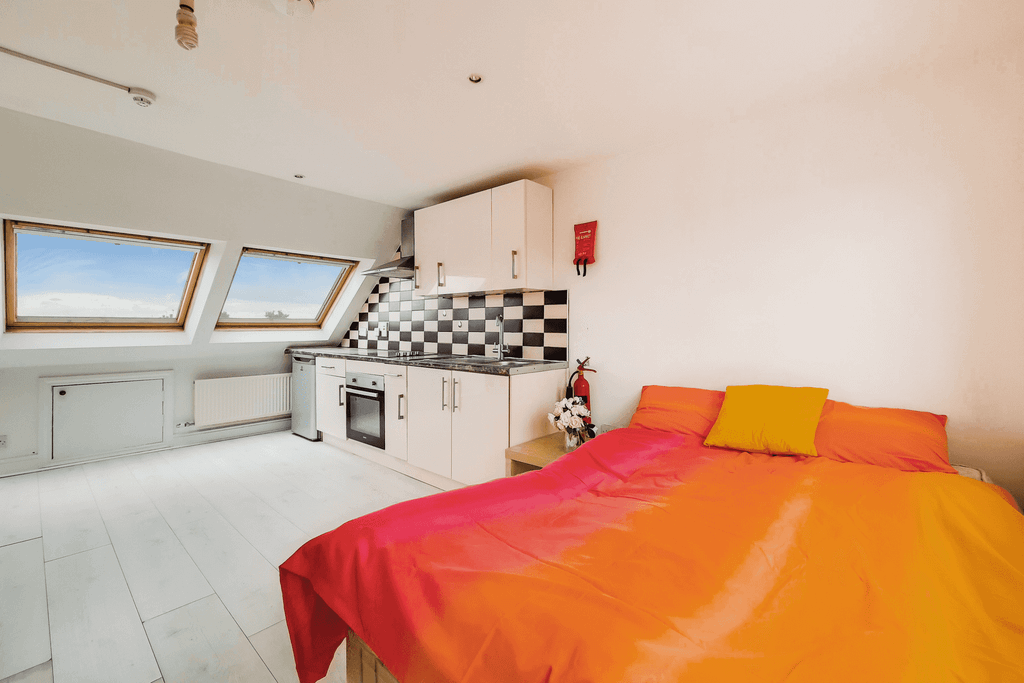 Property photo 3 of 12