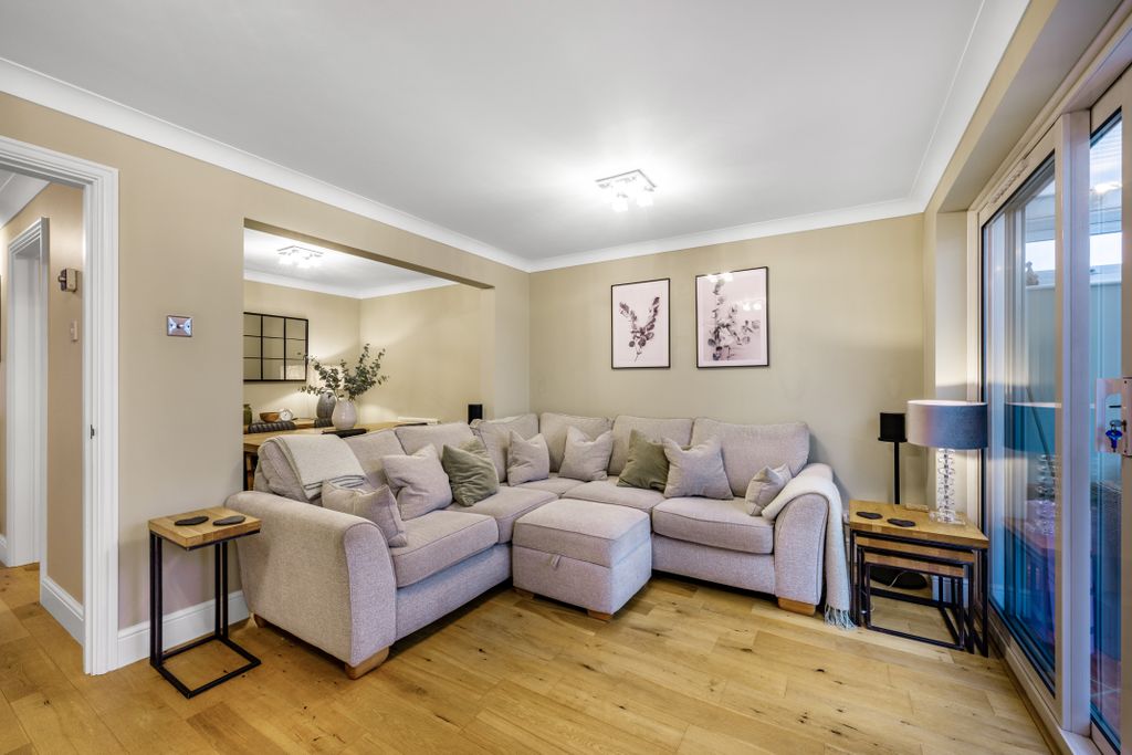 Property photo 3 of 21 Living Room