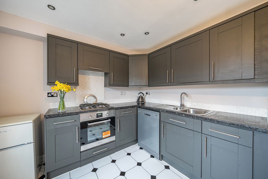 Property photo 3 of 12 1417510-10-69A033...