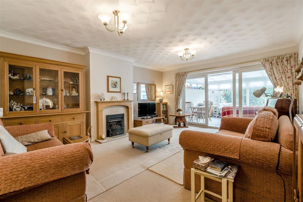 Property photo 3 of 21 Lounge