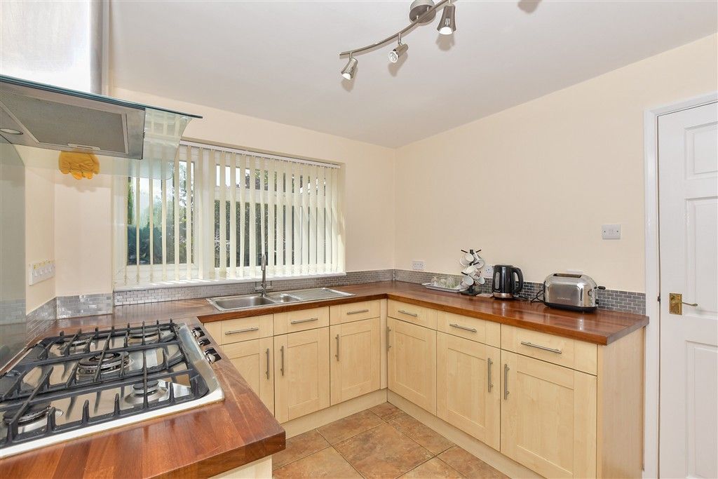Property photo 3 of 17 Kitchen