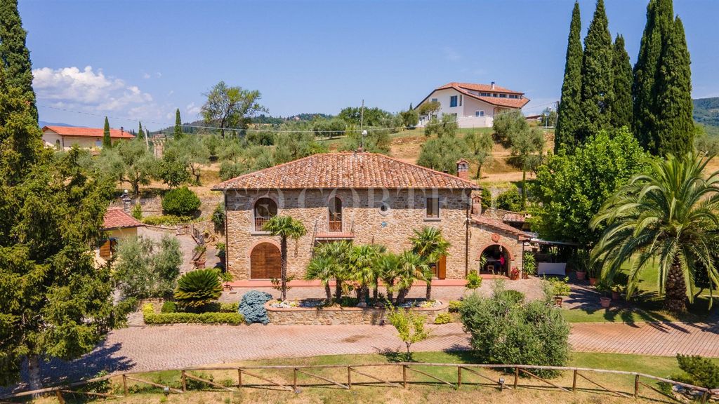 Property photo 1 of 60 Stone Farmhouse With Olive Grove, Vineyard, And Premium Finishes – Arezzo