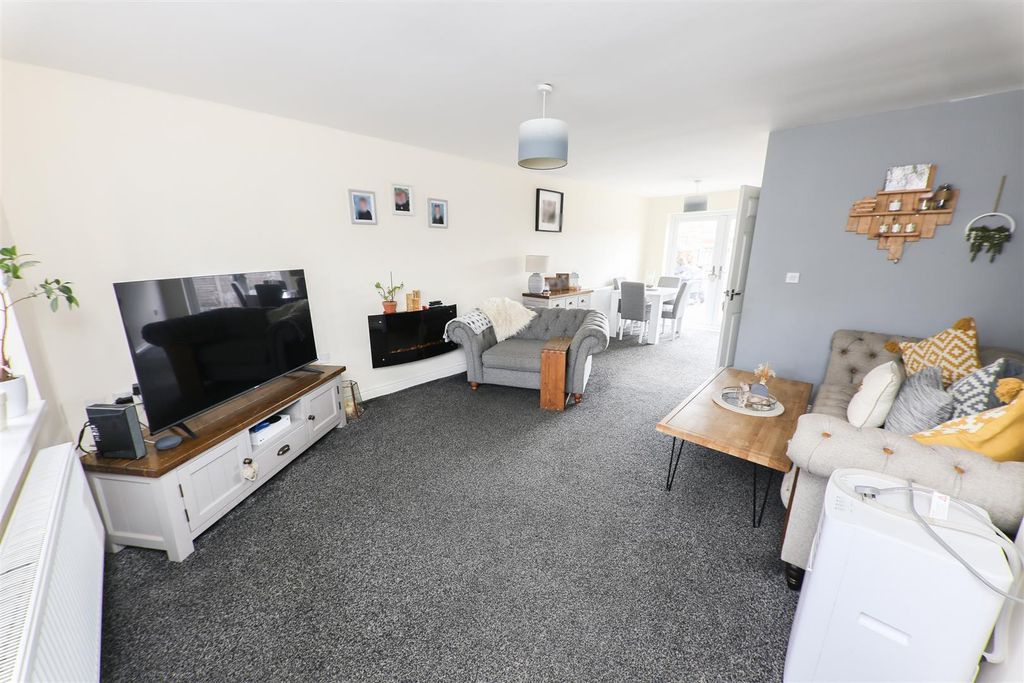 Property photo 3 of 15 Open Plan Lounge &amp; Dining Room