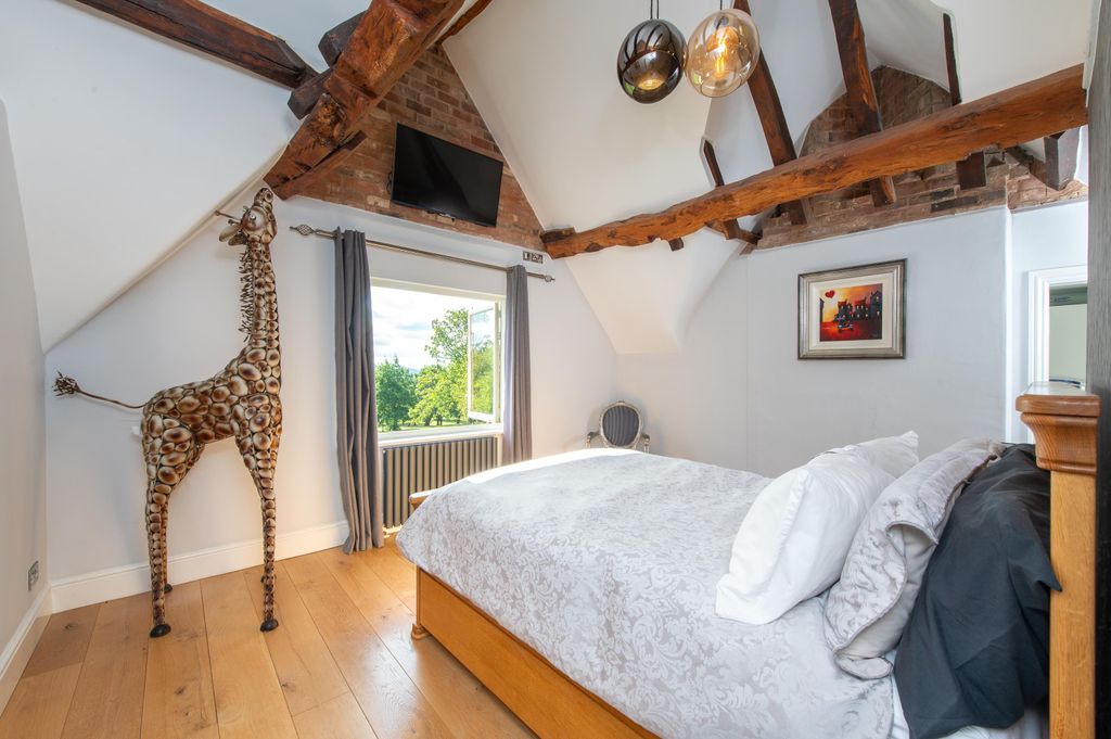 Additional image 13 of 11 bed farm for saleKings Lane, Snitterfield, Stratford-Upon-Avon, Warwickshire CV37.