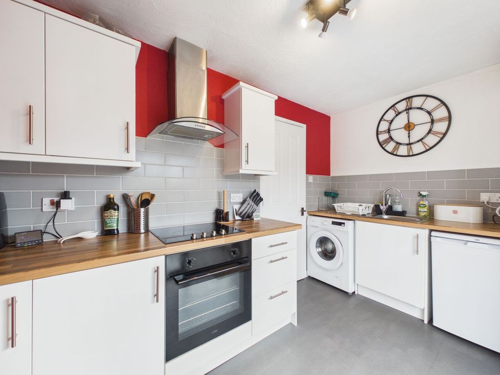 Property photo 2 of 19 Kitchen