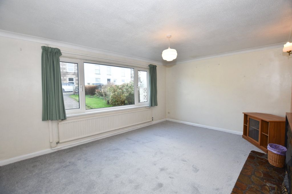 Property photo 2 of 15 Lounge