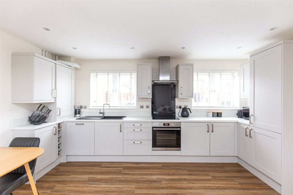 Property photo 3 of 16 Picture No. 17