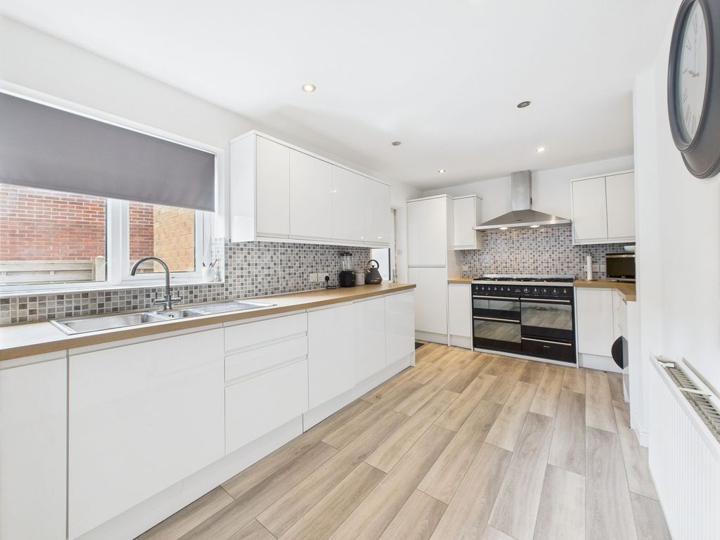 Property photo 2 of 22 Kitchen