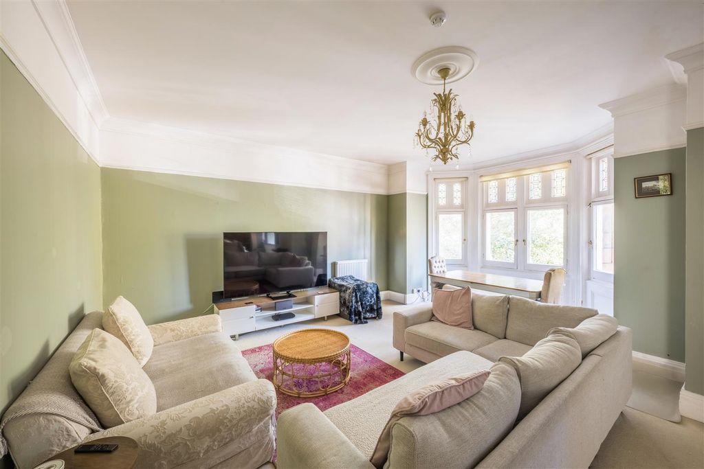 Property photo 2 of 15 F3, 79 The Drive-4.Jpg