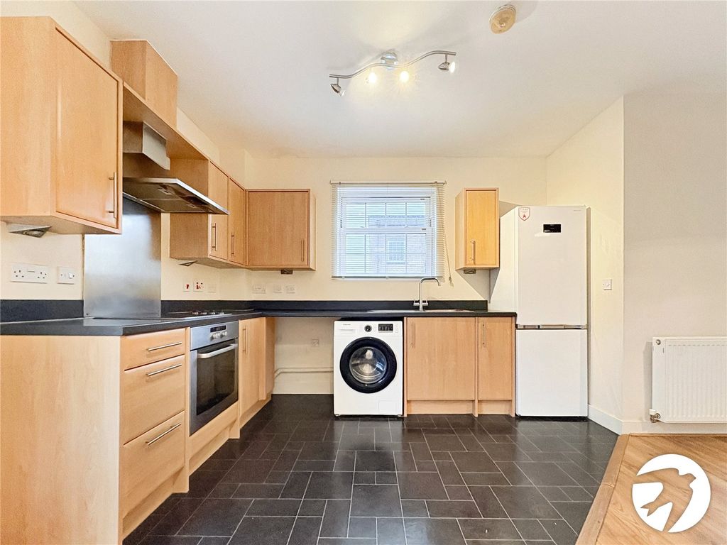 Property photo 2 of 8 Kitchen