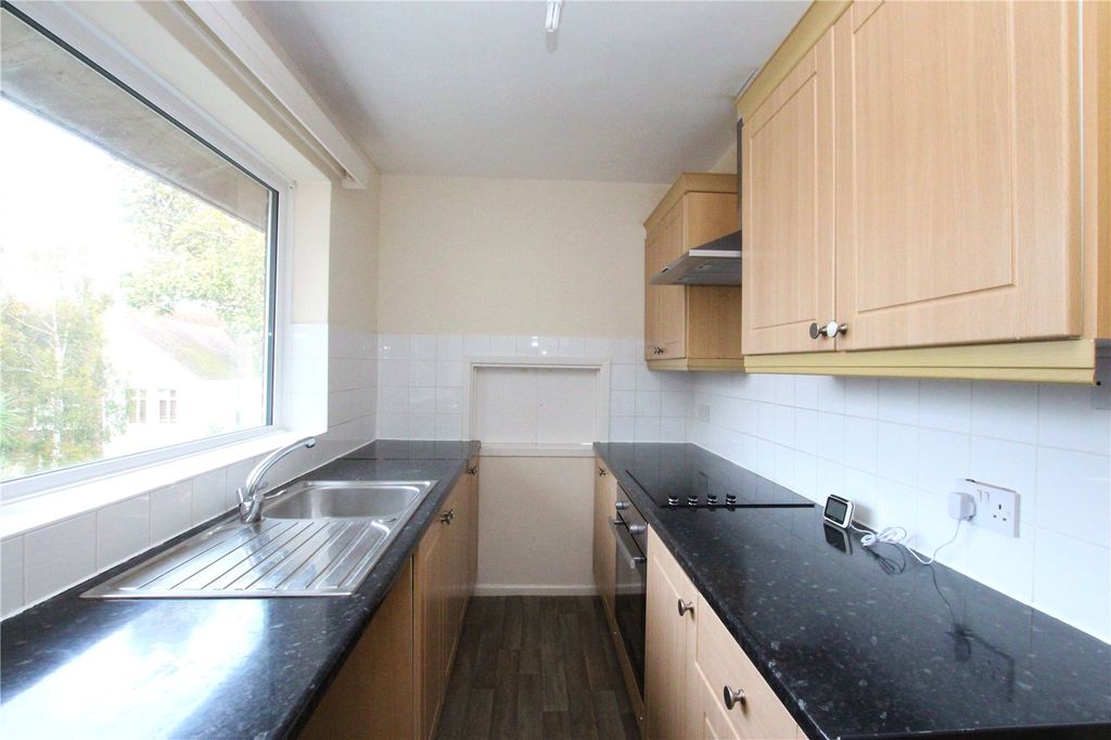 Property photo 3 of 9 Kitchen